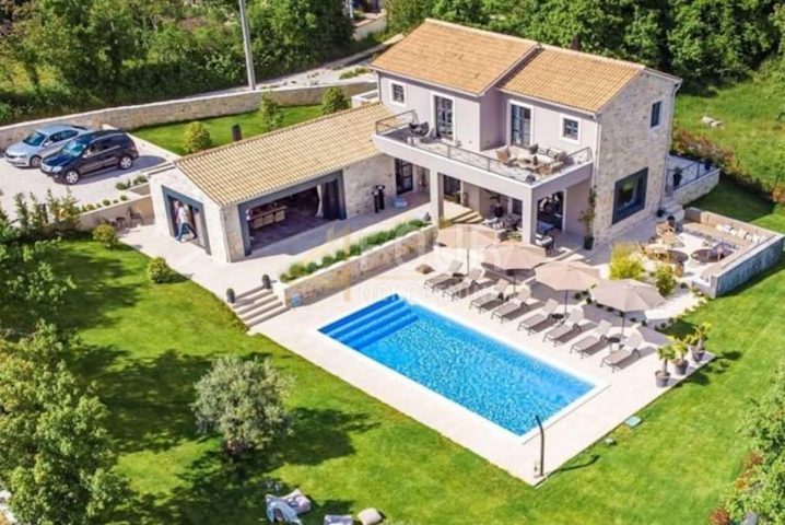 Hiša na predaj 159 m² – Karojba