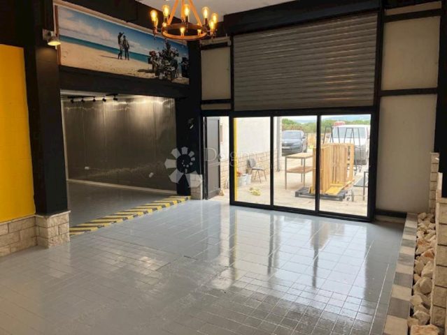 Business premises for sale 1300 m² – Divulje