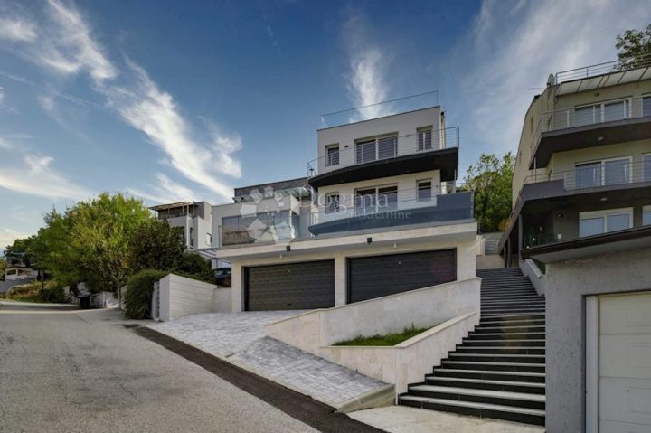 Appartamento in vendita 214 m² – Šestine