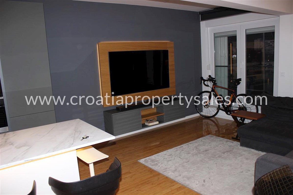 Flat For sale - SPLITSKO-DALMATINSKA OMIŠ