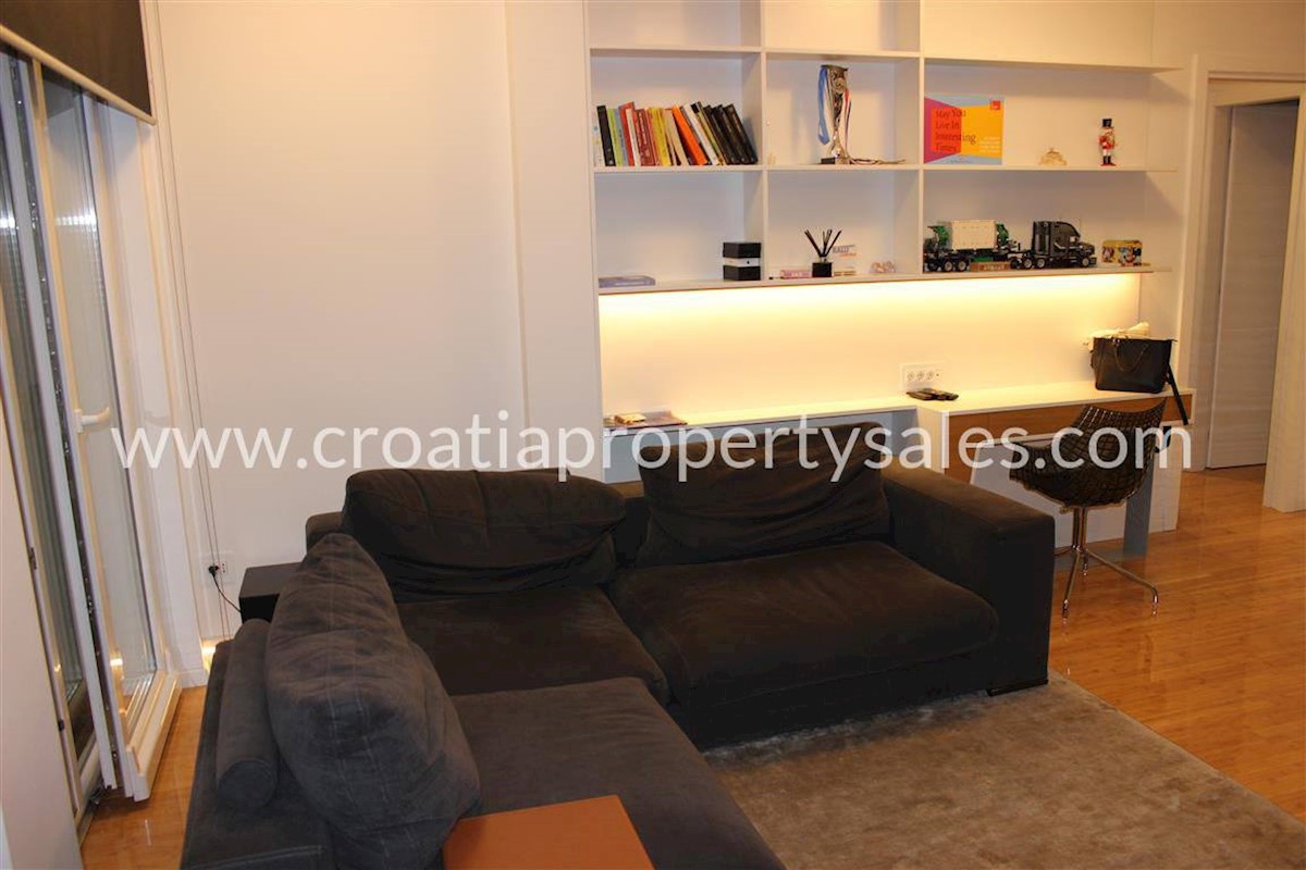 Flat For sale - SPLITSKO-DALMATINSKA OMIŠ