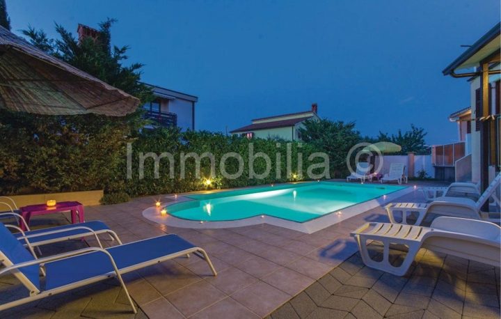 Kuća na prodaju 340 m² – Pomer