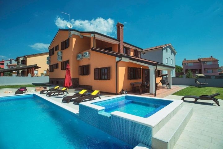 Casa in vendita 360 m² – Pula