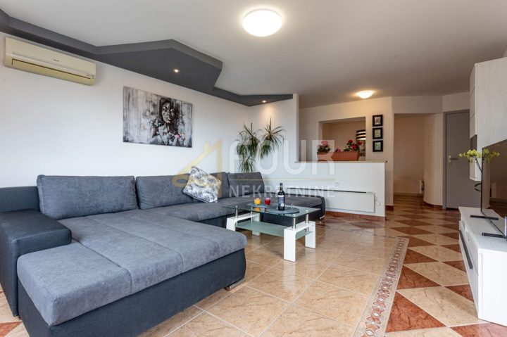 Apartma na predaj 93 m² – Kostrena