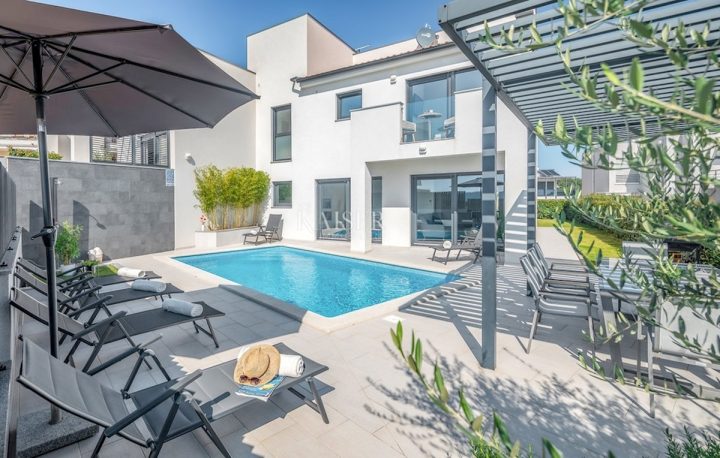 Kuća na prodaju 270 m² – Medulin