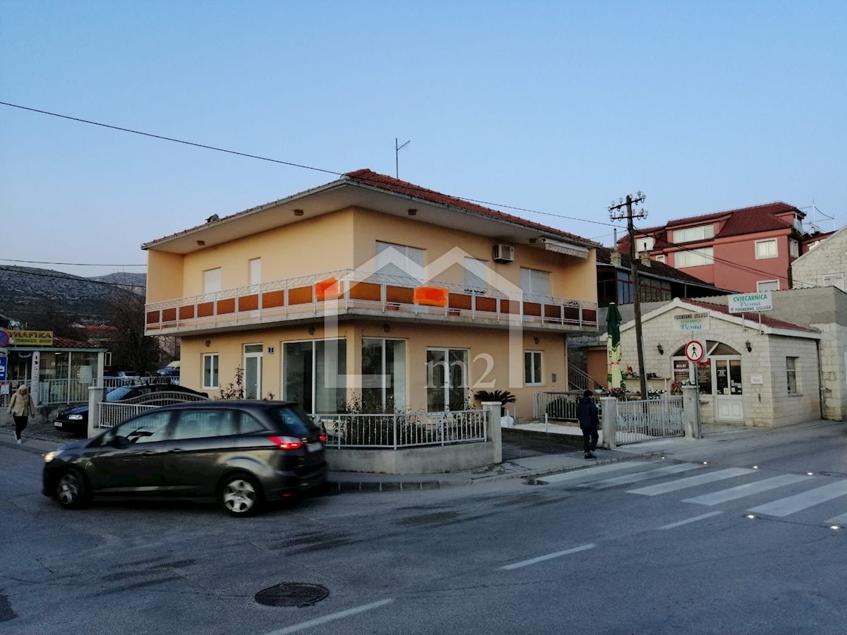 Business premises For rent - SPLITSKO-DALMATINSKA TROGIR