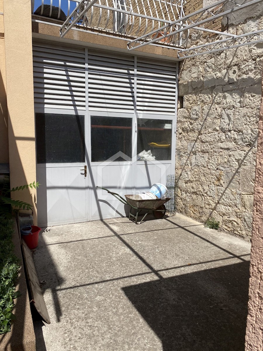 Business premises For rent - SPLITSKO-DALMATINSKA TROGIR