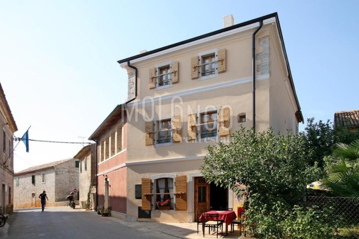 Locaux commerciaux à vendre 315 m² – Kaštelir
