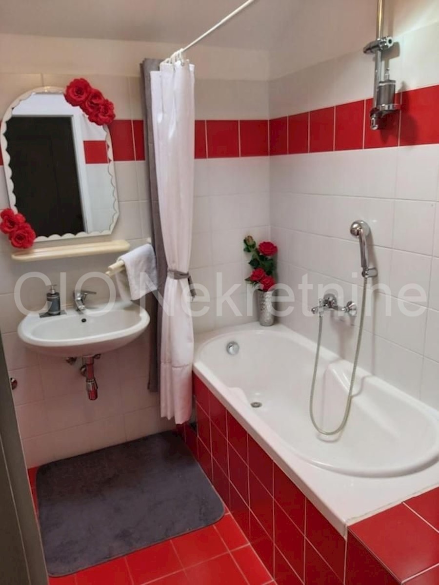 House For sale - SPLITSKO-DALMATINSKA SPLIT