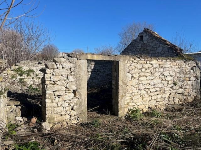 Dom na sprzedaż 46 m² – Suhovare