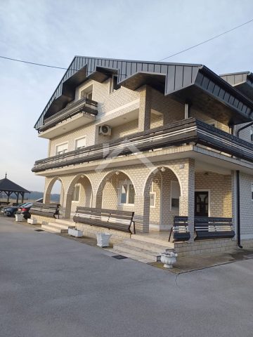 Kuća na prodaju 300 m² – Donji Trpuci