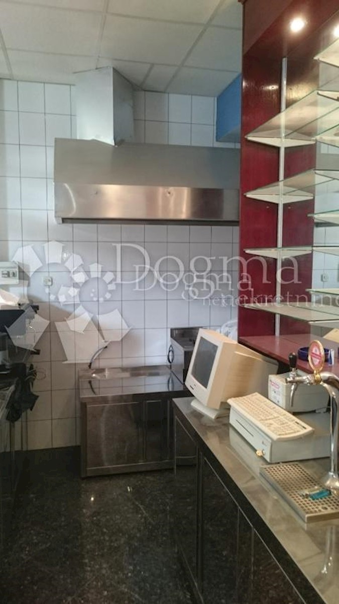 Locaux commerciaux À vendre - LIČKO-SENJSKA SENJ