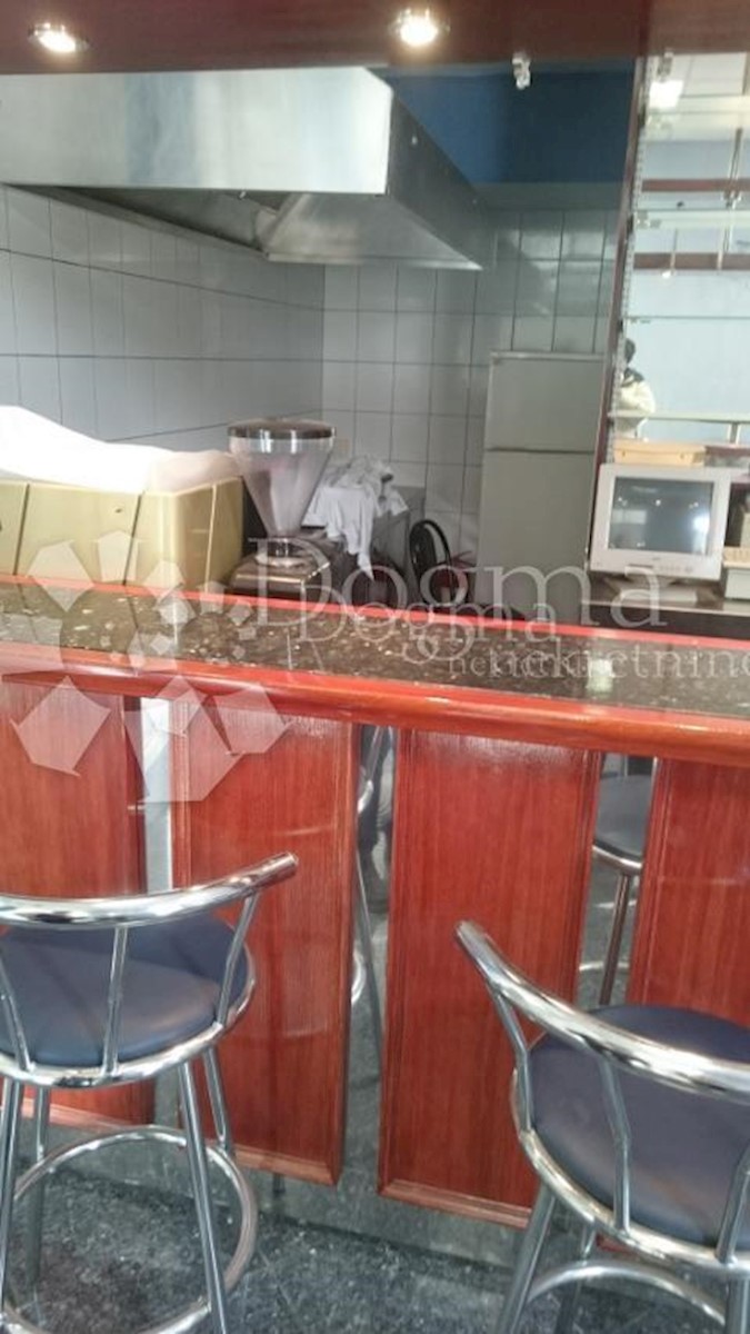 Locaux commerciaux À vendre - LIČKO-SENJSKA SENJ