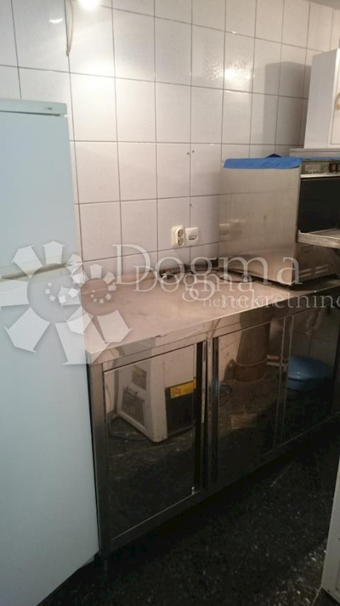 Locaux commerciaux À vendre - LIČKO-SENJSKA SENJ