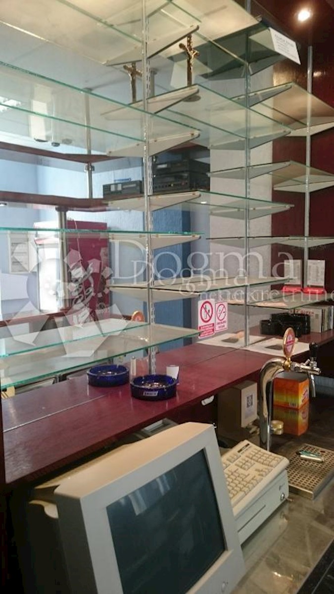 Locaux commerciaux À vendre - LIČKO-SENJSKA SENJ