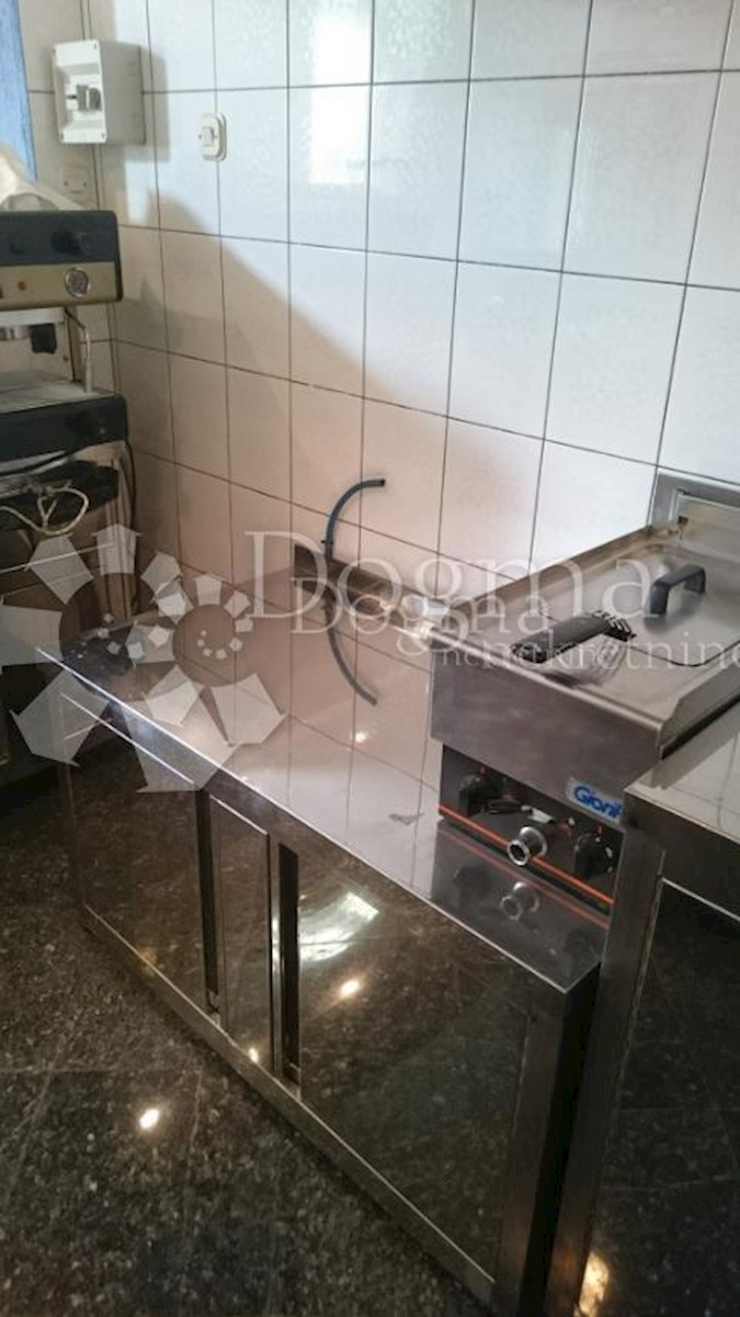 Locaux commerciaux À vendre - LIČKO-SENJSKA SENJ