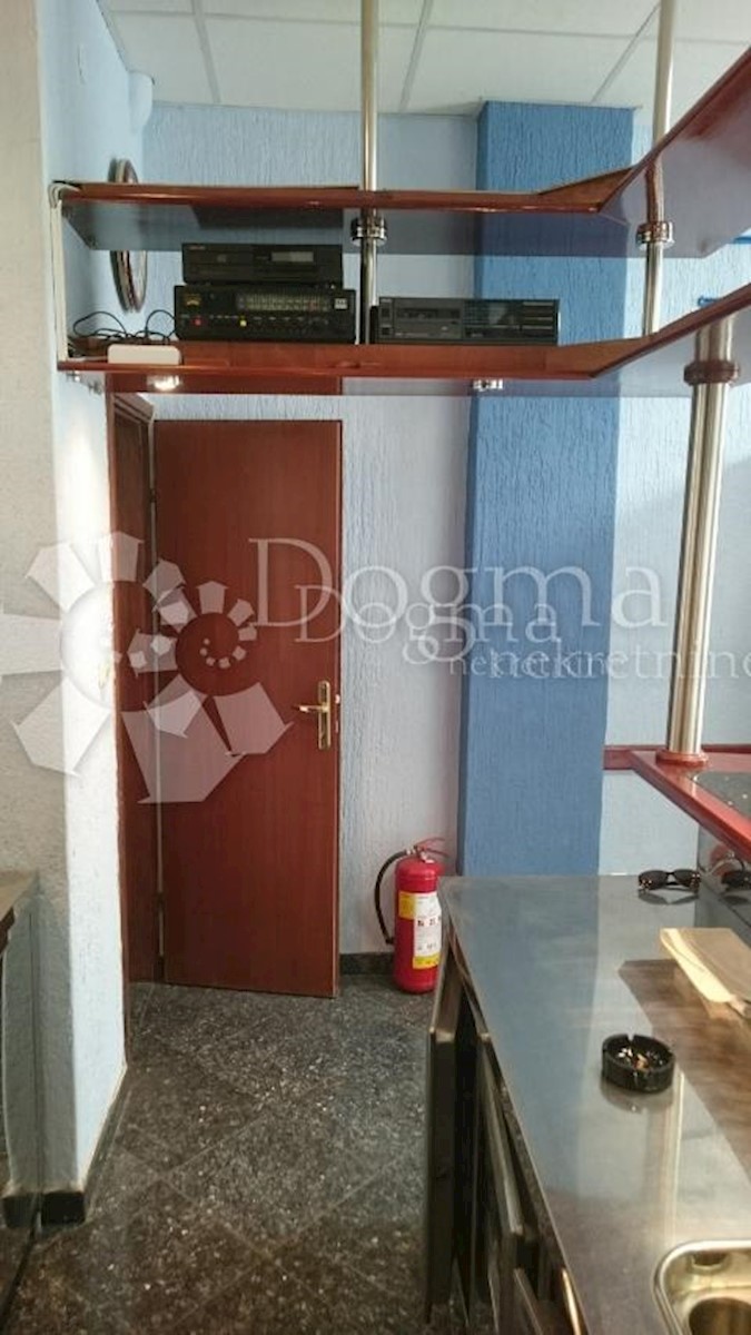 Locaux commerciaux À vendre - LIČKO-SENJSKA SENJ