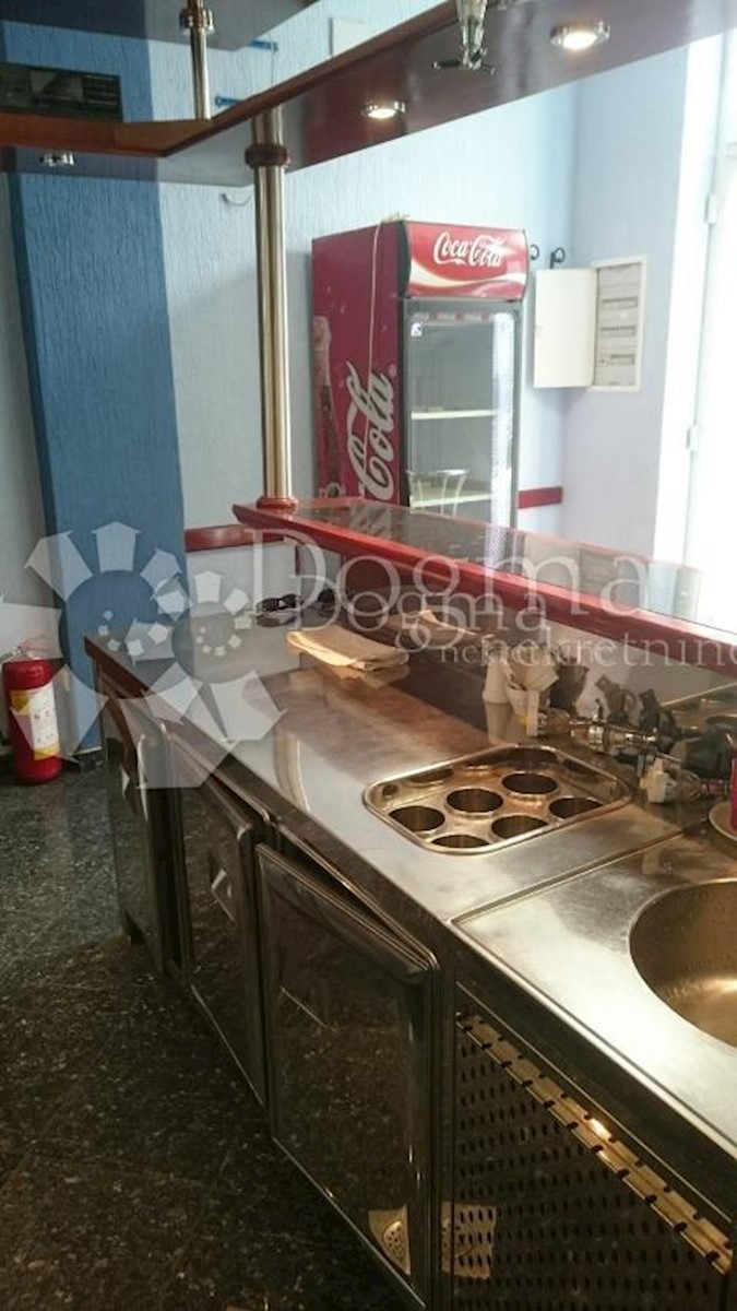 Locaux commerciaux À vendre - LIČKO-SENJSKA SENJ