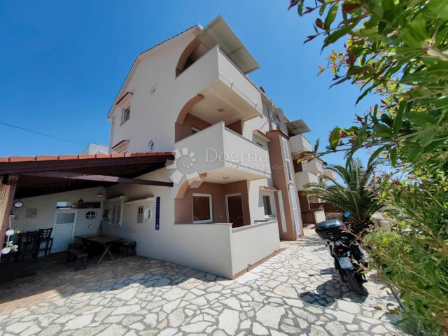 Haus zu verkaufen 515 m² – Stara Novalja