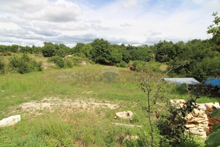 Zemljište na prodaju 1775 m² – Marići