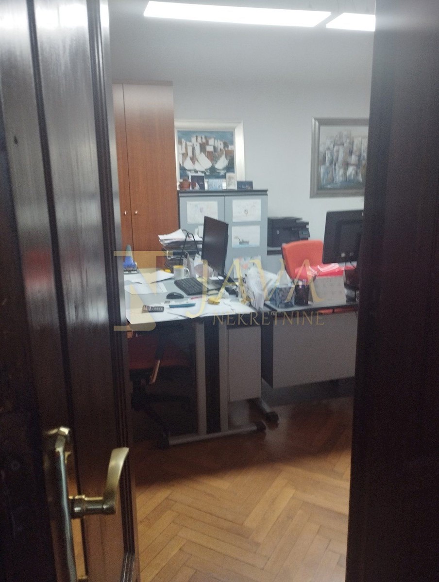Locaux commerciaux À louer - PRIMORSKO-GORANSKA RIJEKA