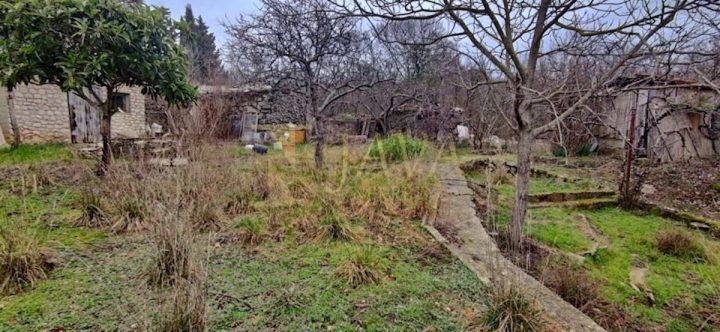 Zemljište na prodaju 741 m² – Kras