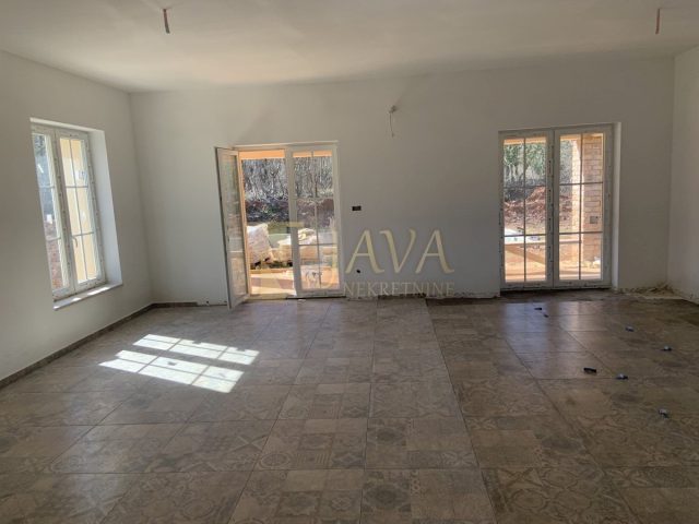 Dům na prodej 250 m² – Risika
