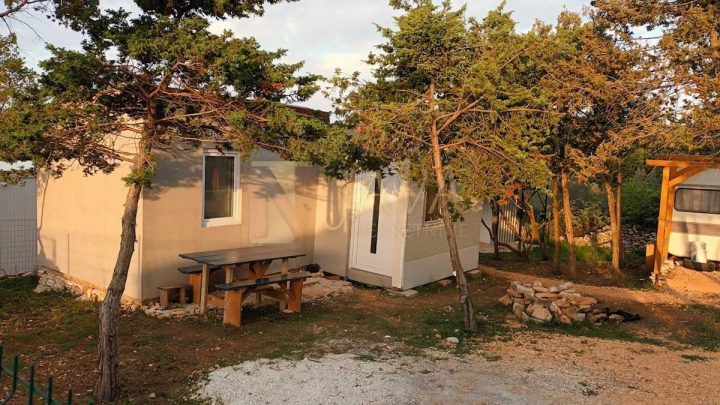 Pozemek na prodej 350 m² – Peruški