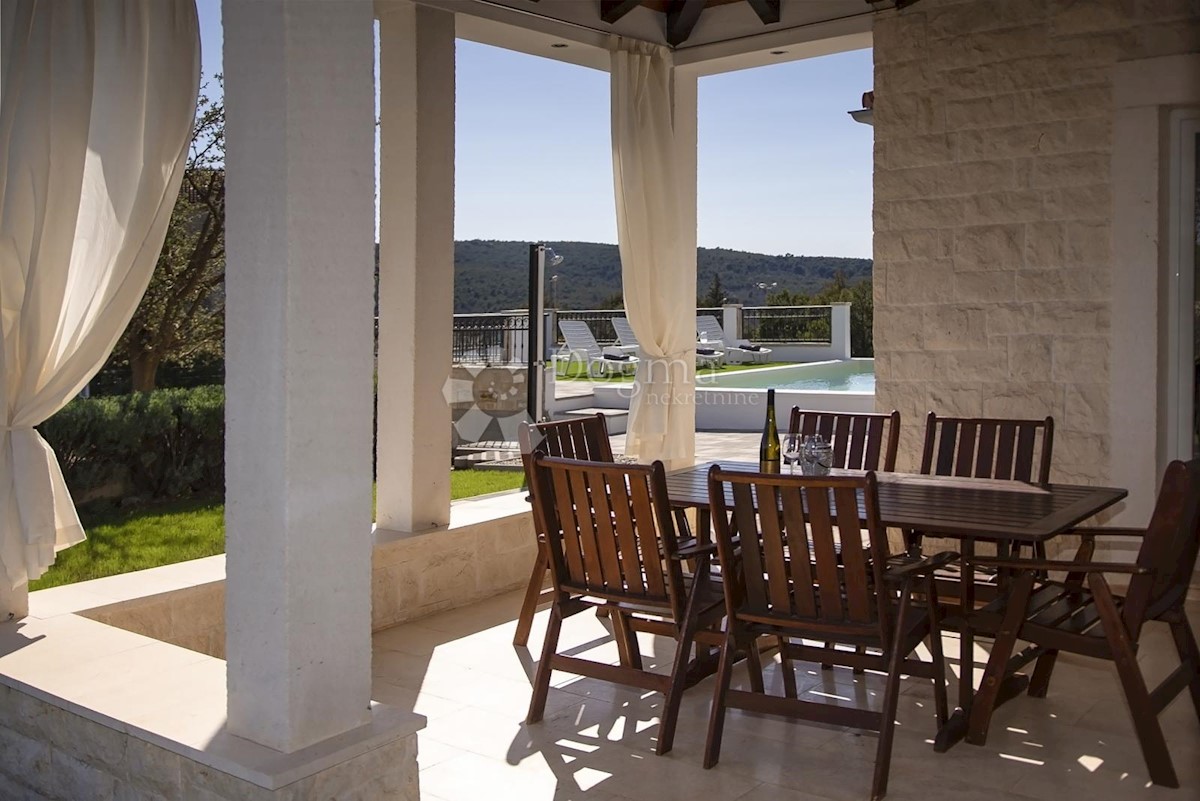 Haus Zu verkaufen - ŠIBENSKO-KNINSKA ŠIBENIK
