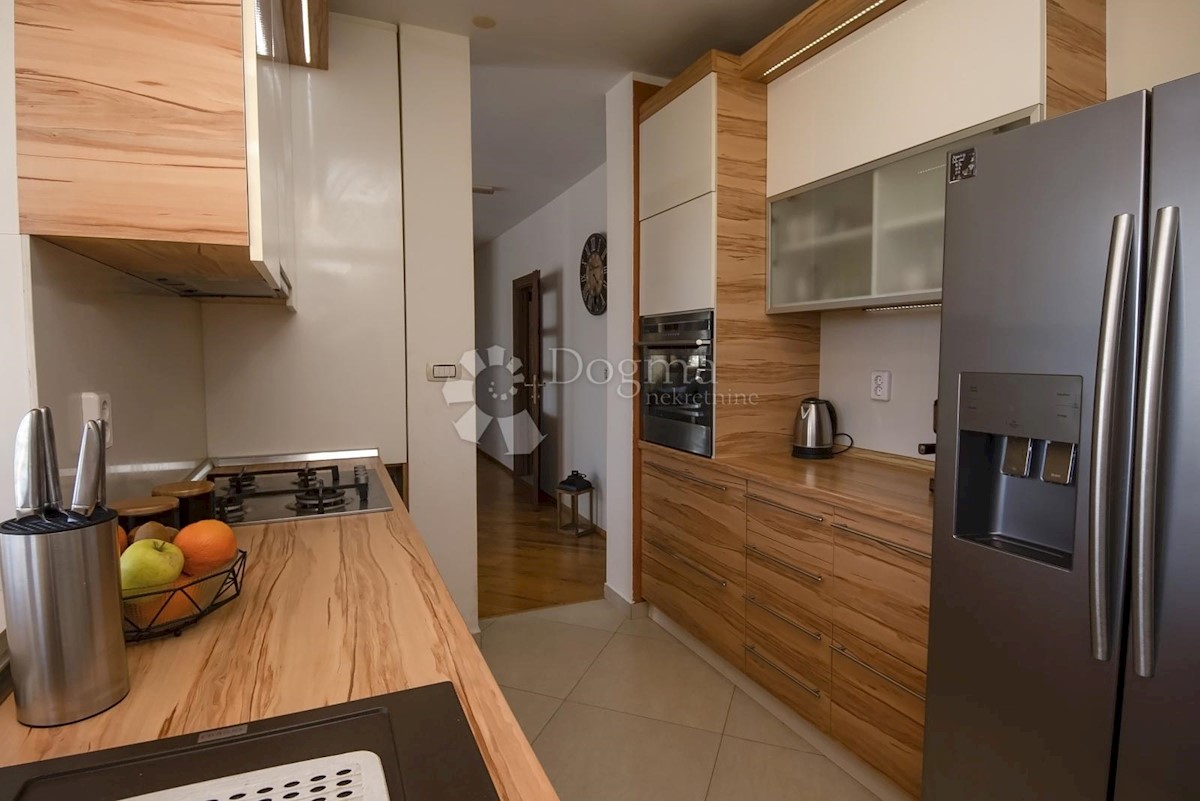 Haus Zu verkaufen - ŠIBENSKO-KNINSKA ŠIBENIK