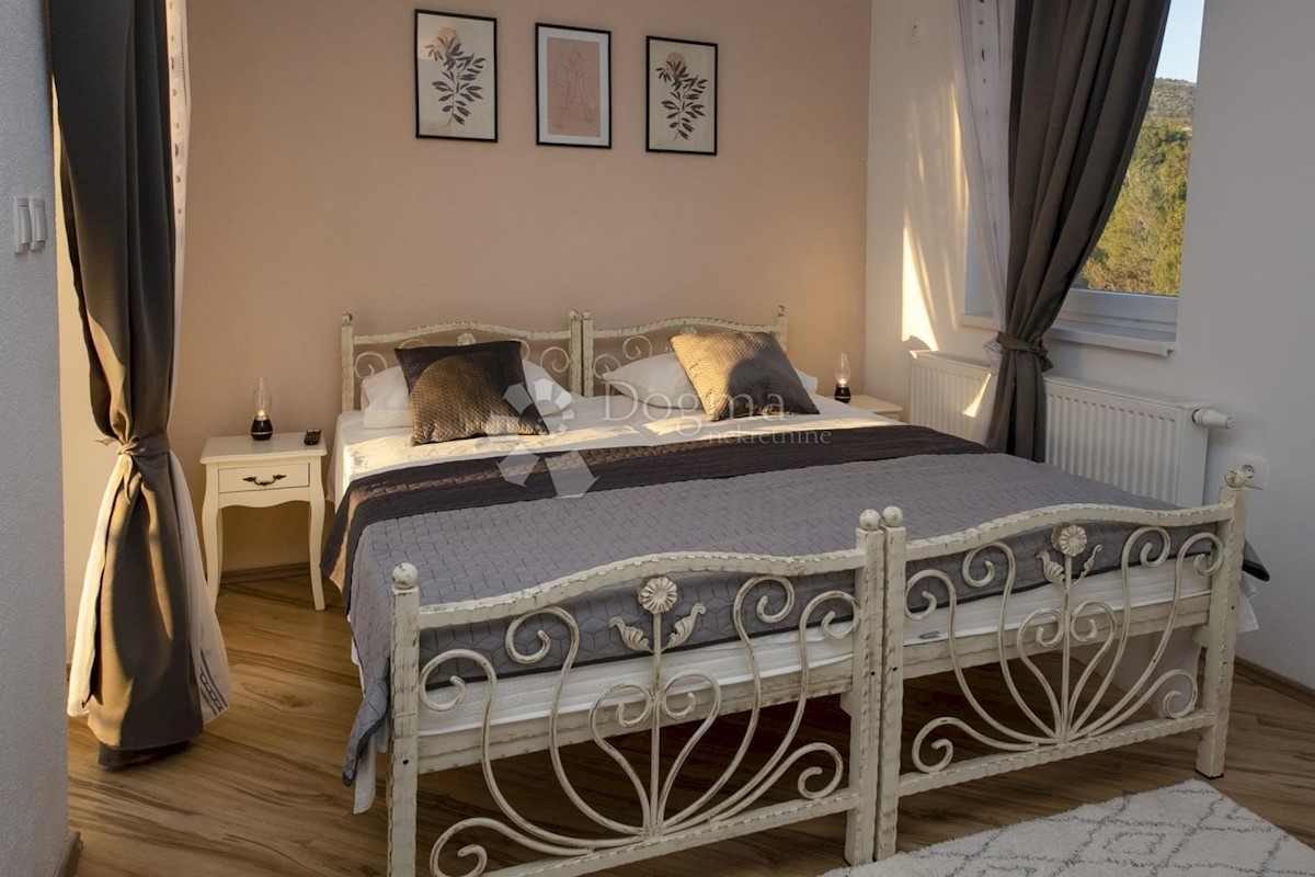 Haus Zu verkaufen - ŠIBENSKO-KNINSKA ŠIBENIK