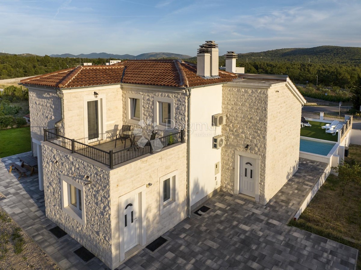 Haus Zu verkaufen - ŠIBENSKO-KNINSKA ŠIBENIK