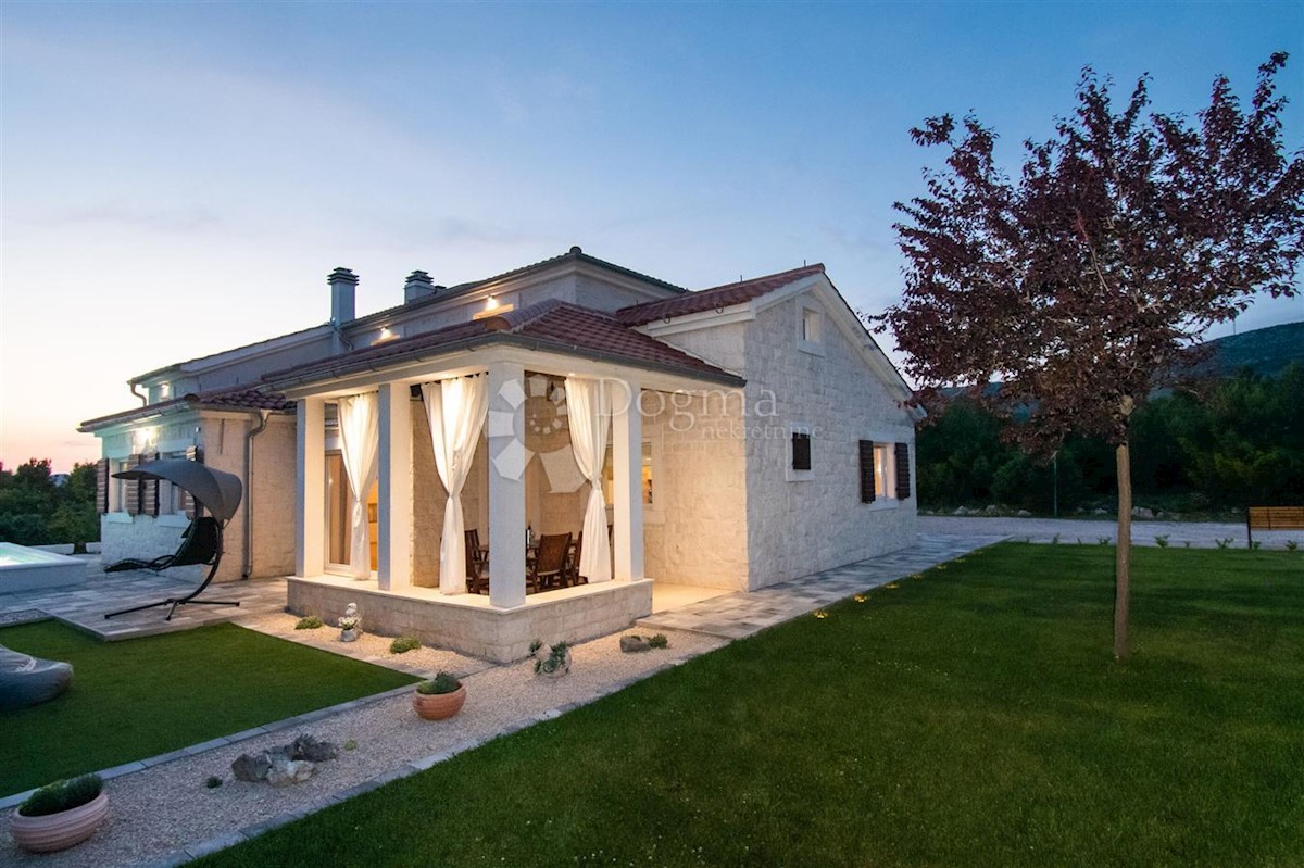 Haus Zu verkaufen - ŠIBENSKO-KNINSKA ŠIBENIK