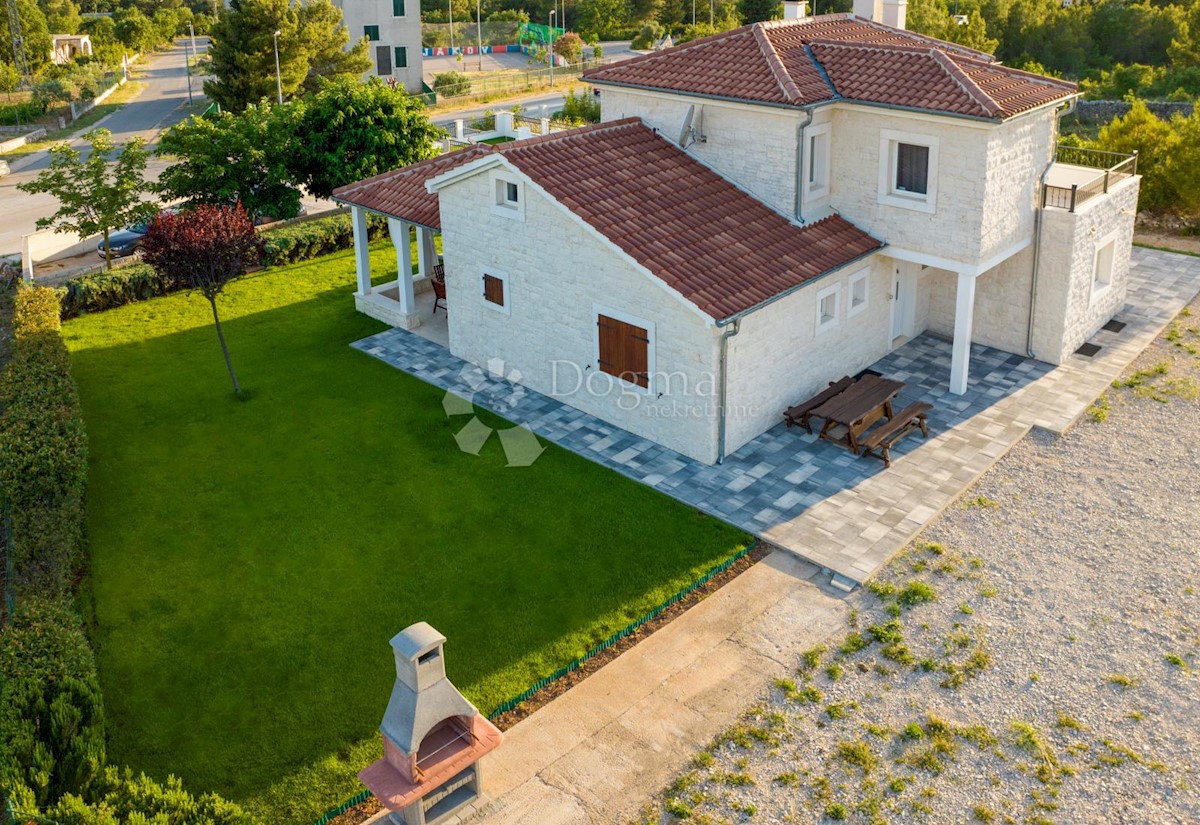 Haus Zu verkaufen - ŠIBENSKO-KNINSKA ŠIBENIK