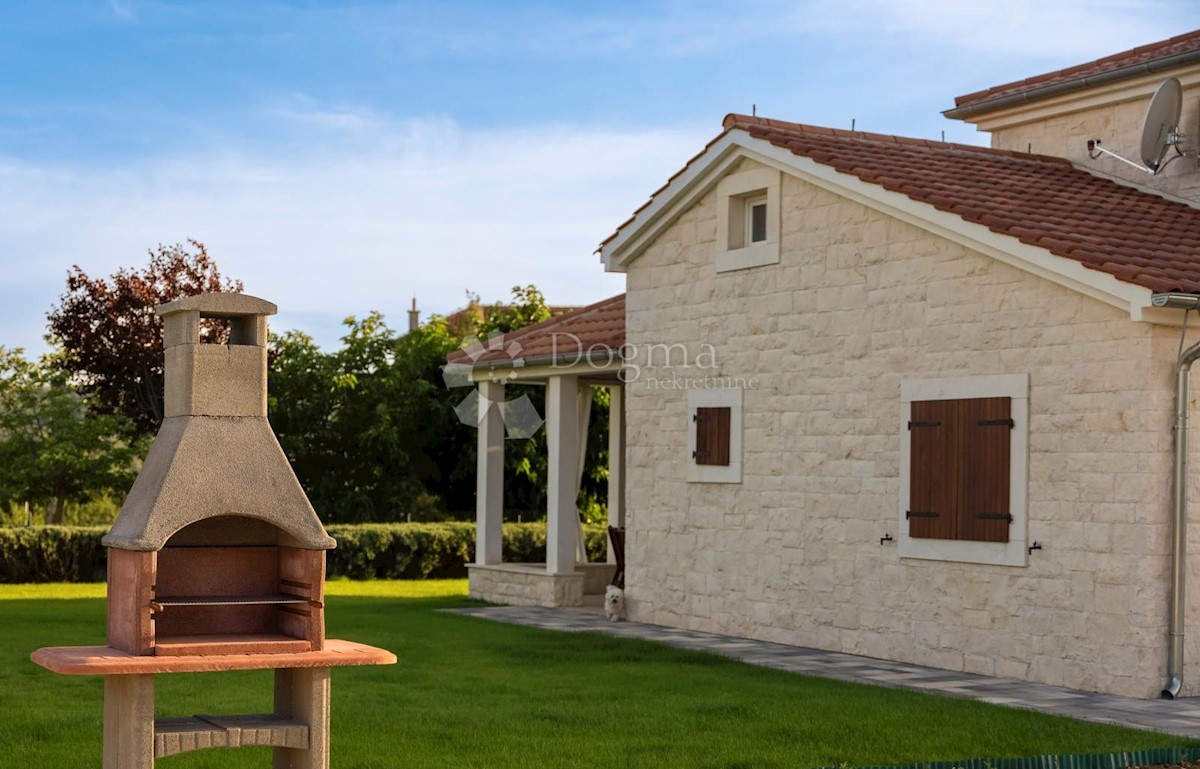 Haus Zu verkaufen - ŠIBENSKO-KNINSKA ŠIBENIK