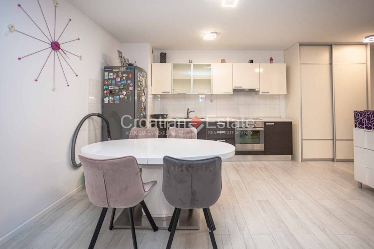 Apartmán Na predaj - SPLITSKO-DALMATINSKA SPLIT