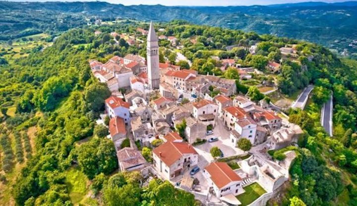 Zemljište na prodaju 1250 m² – Pićan
