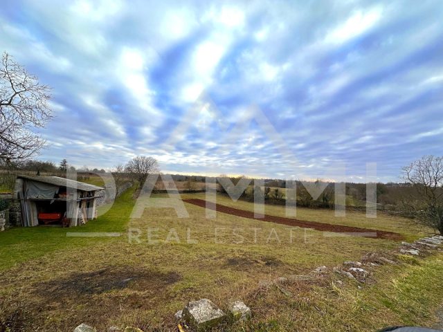 Land for sale 867 m² – Žminj