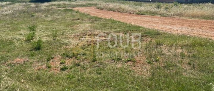 Działka na sprzedaż 790 m² – Kaštelir