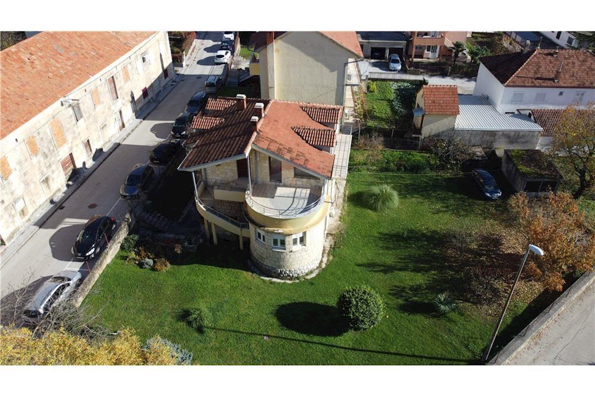 Haus Zu verkaufen - SPLITSKO-DALMATINSKA SINJ