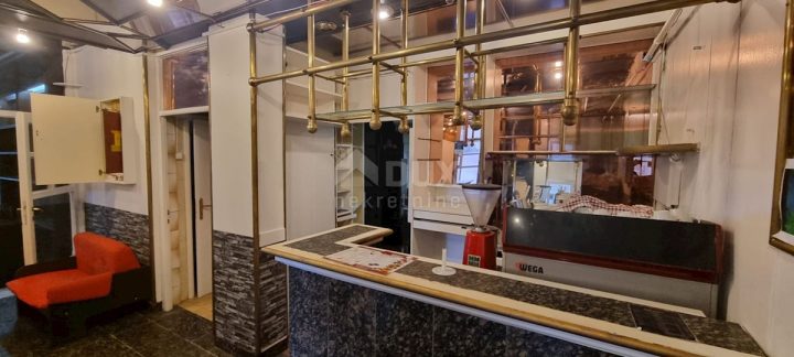 Poslovni prostor na prodaju 119 m² – Pula