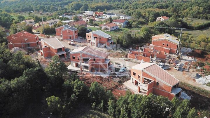 Pozemek na prodej 33000 m² – Marceljani