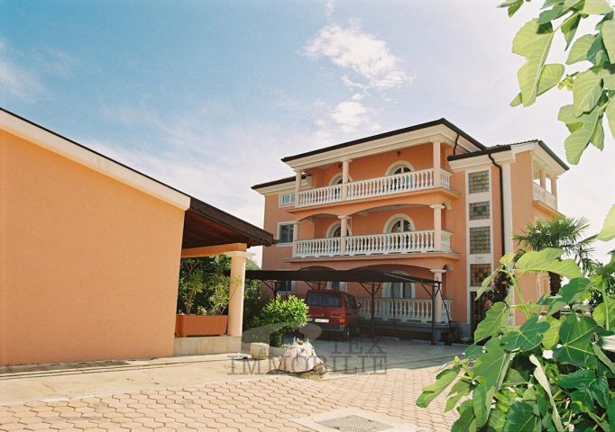Dům na prodej 1037 m² – Poreč