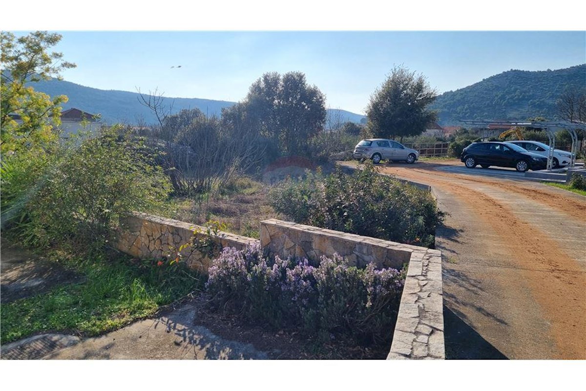 Land For sale - SPLITSKO-DALMATINSKA MARINA