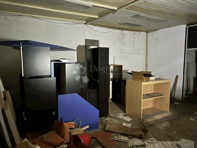 Commerciale in vendita 183 m² – Podmurvice