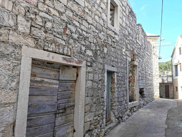 Kuća na prodaju 180 m² – Brač