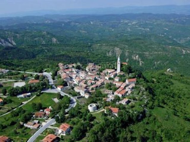 Dům na prodej 390 m² – Batlug