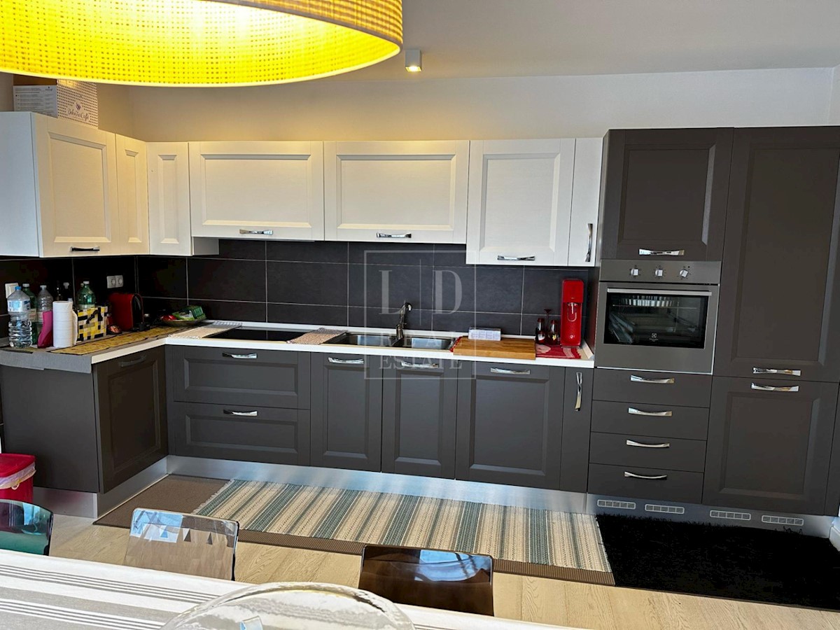 Apartma Na predaj - ISTARSKA NOVIGRAD