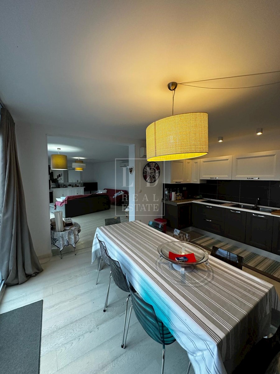 Apartma Na predaj - ISTARSKA NOVIGRAD