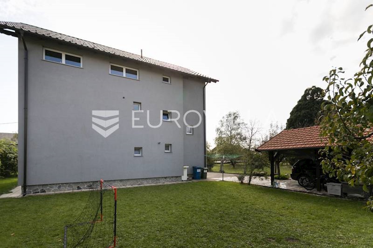 House For sale - ZAGREBAČKA DUBRAVA